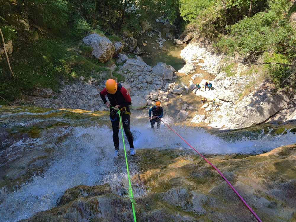 Descente en rappel  28m canyoning Ecouges Grenoble