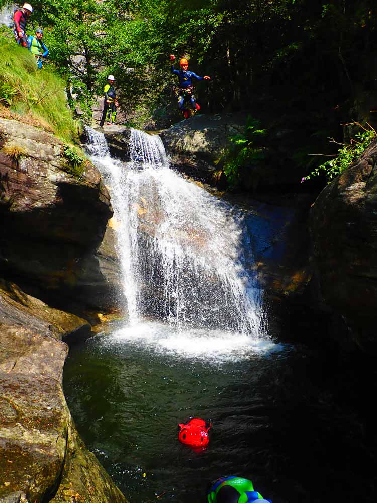 saut canyoning de Grenoble stage Suisse
